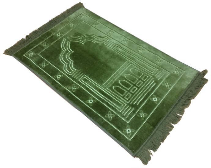 Grand tapis de prière luxe épais de couleur vert clair avec motifs discrets  indiquant la direction de La Mecque