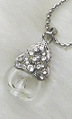 Chaine argentee collier avec bijou pendentif sous forme de mini bouteille remplie de parfum