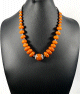 Collier ethnique artisanal avec pierres de couleur orange