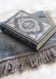 Pack cadeau Gris : Le Noble Coran bilingue français/arabe (édition de luxe en daim argenté) + Tapis en velours couleur unie assortie (Coffret Muslim pour homme) Pack cadeau Gris : Le Noble Coran bilingue francais/arabe (edition de luxe en daim argente) + Tapis en velours couleur unie assortie (Coffret Muslim pour homme)