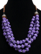 Collier ethniques artisanal imitation pierres mauves trois rangs agrémentées de perles en bois et de breloques argentées