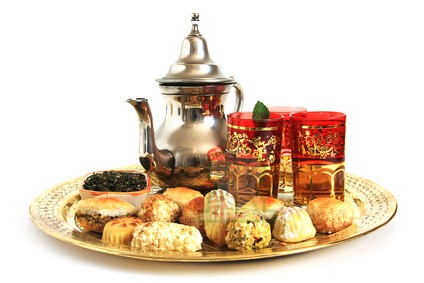 Verres à thé marocain colorés et ornés de motifs traditionnels dorés (Pack  de 6 verres) - Objet de décoration ou oeuvre artisanale sur